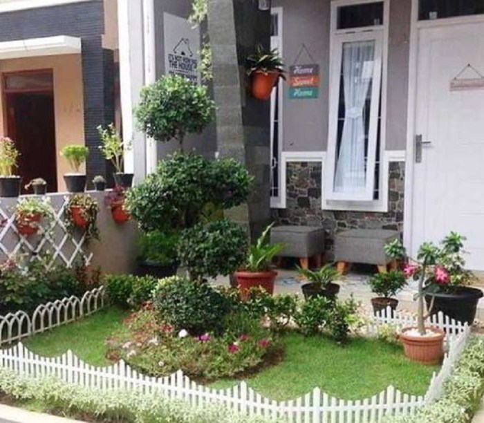 Ide taman depan rumah minimalis dengan tanaman bunga